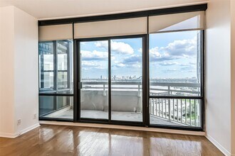 Building Photo - 14 Greenway Plz