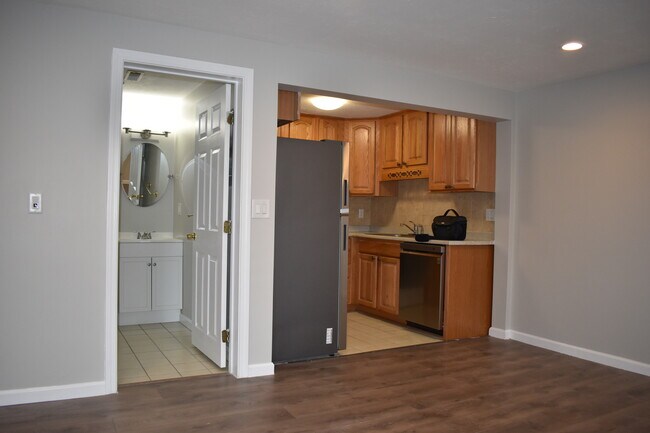Kitchen - 360 Littleton Rd