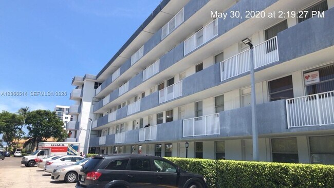 Foto del edificio - 1801 S Treasure Dr