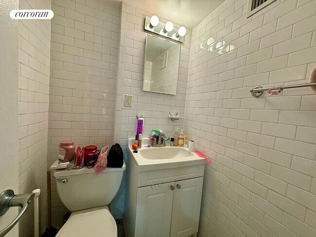 Foto del edificio - 754 E 6th St