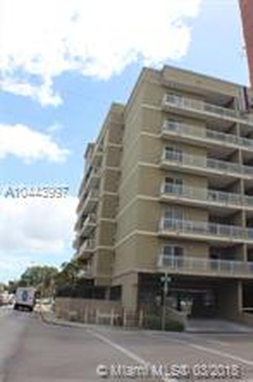 Building Photo - 120 Douglas Rd