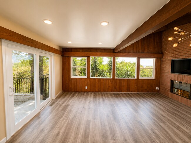 Foto del edificio - Stunning 3-Level Home with Canyon Views, Private Spa & Multiple Outdoor Living Spaces!