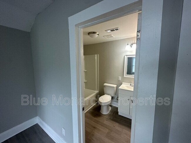 Foto del edificio - 5249 Clearwater Lake Rd