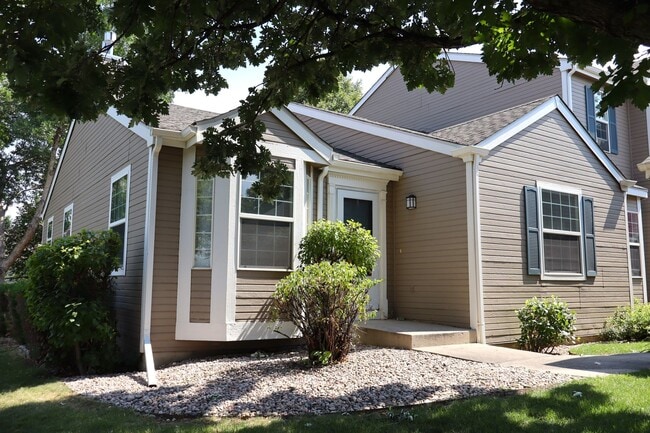 Building Photo - Cozy & Spacious 3-Bedroom Townhome In Fort...