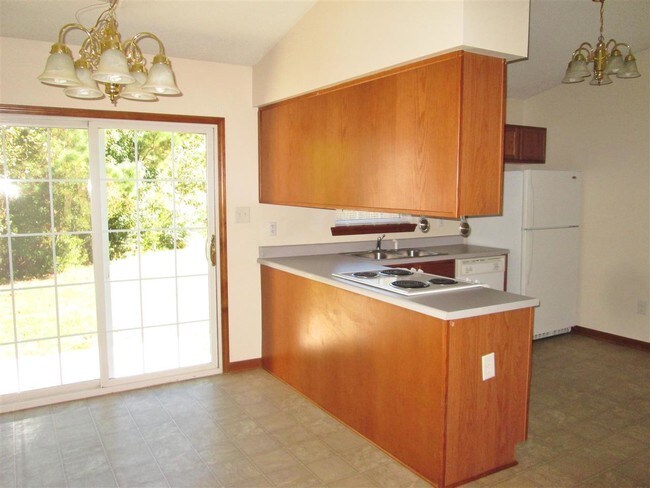 Foto del edificio - 723 Queens Creek Rd