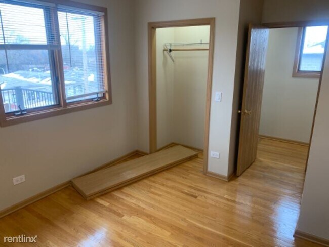 Foto del edificio - 728 W 50th St