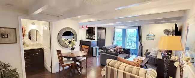 Living Room - 704 Ventura Pl