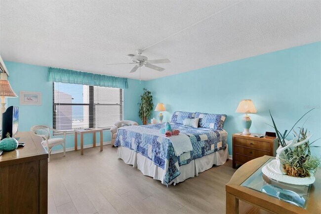 Foto del edificio - 6480 Midnight Pass Rd