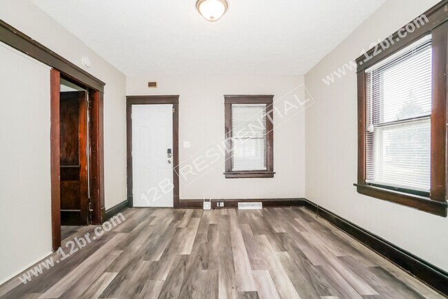 Foto del edificio - 2-Bedroom Unit Close to Freeway