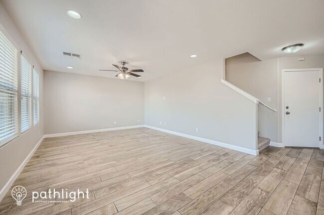 Foto del edificio - 1098 E Kelsi Ave