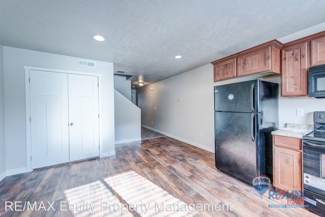 Building Photo - 3 br, 2.5 bath House - 14433 S Ashgrove Ct.