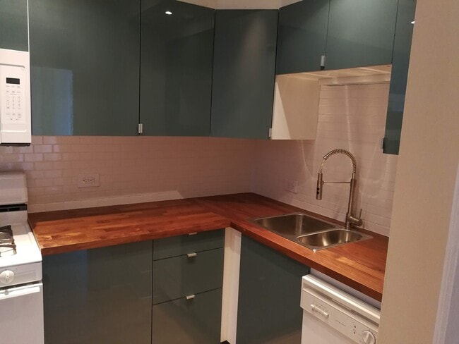 Kitchen - 2230 N Bissell St