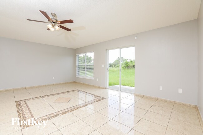 Foto del edificio - 1739 Crowned Ave