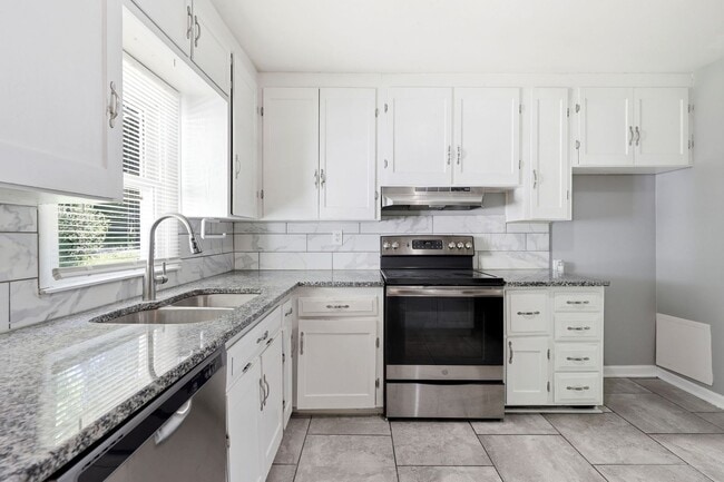 Building Photo - Charming 4-bedroom, 1.5-bath home available now