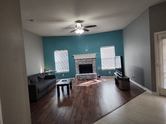 Building Photo - 1008 Raleigh Path