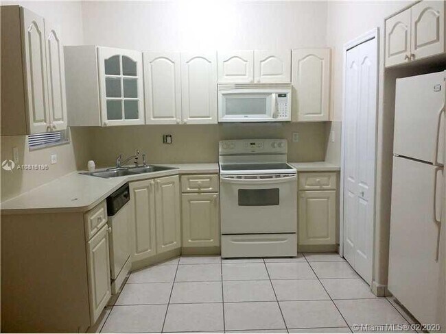 Foto del edificio - 8120 W 28th Ct