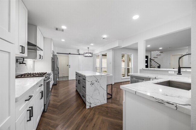 Foto del edificio - 15731 Steamboat Ln