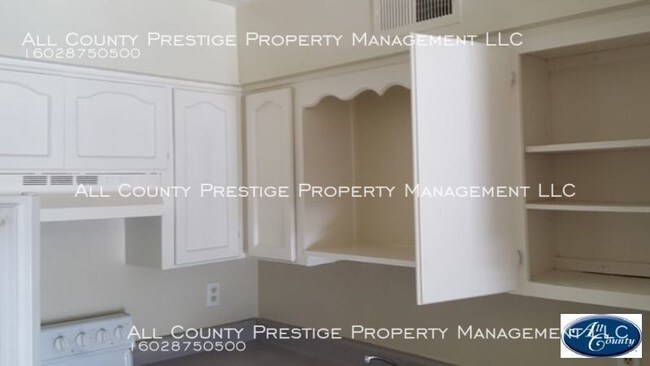 Building Photo - 2615 E Greenway Rd