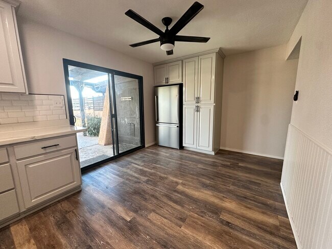 Foto del edificio - 2490 W Yowell Ct