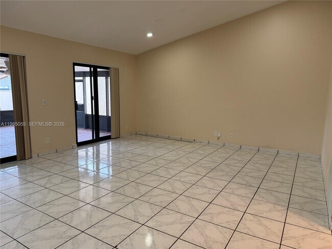 Foto del edificio - 17321 NW 63rd Ave