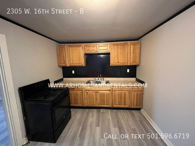 Building Photo - 2305 W 16th St
