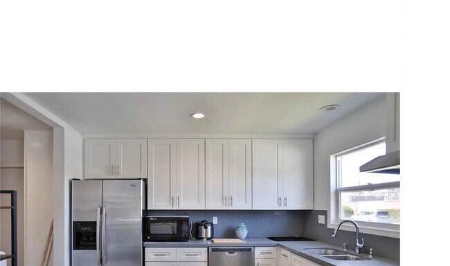 Foto del edificio - 4814 W 129th St