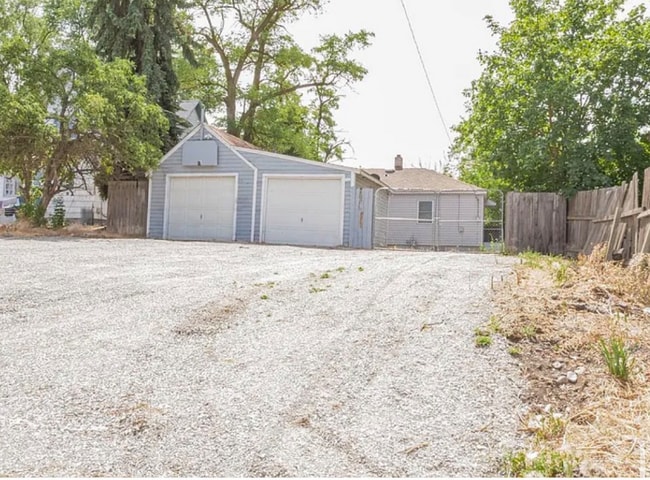 Foto del edificio - 1707 E Mallon Ave