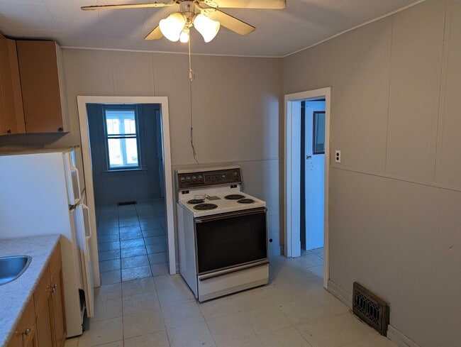 Building Photo - 1725 Ottawa St