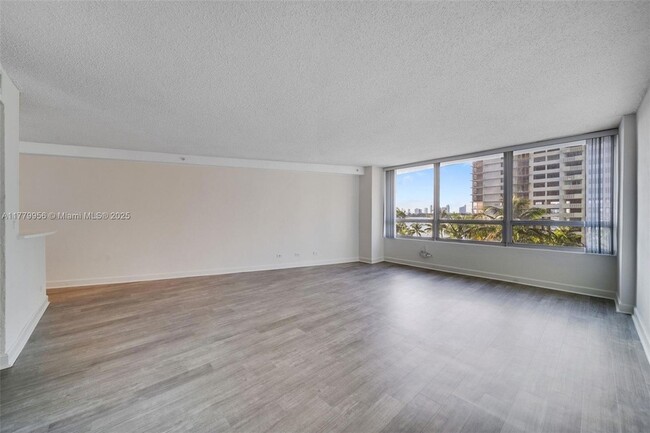 Foto del edificio - 1500 Bay Rd