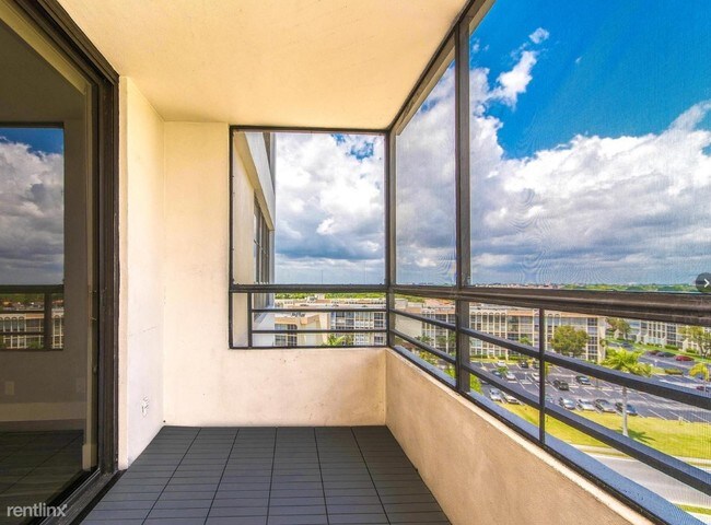 Foto del edificio - 500 Three Islands Blvd
