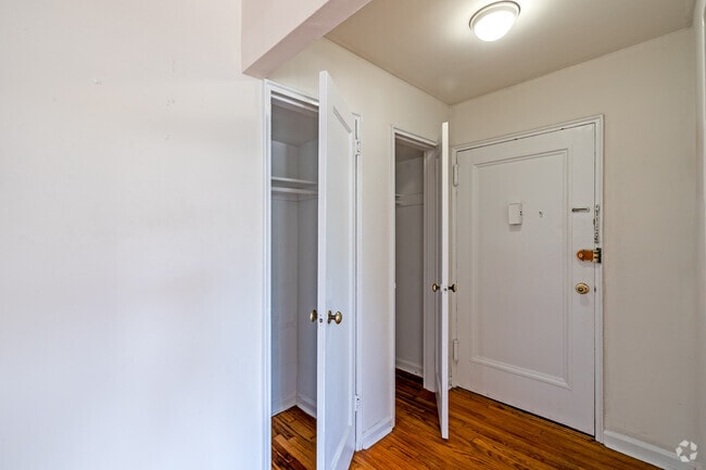1BR, 1BA -700 SF - Entryway - King Alfred Apartments