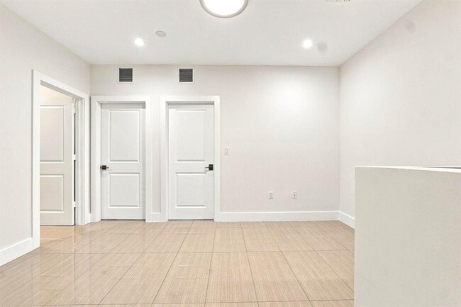 Building Photo - 432 NE 16th St