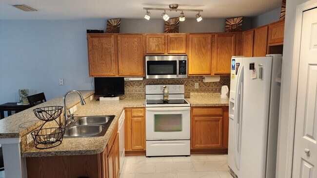 Building Photo - 562 SE Majestic Terrace