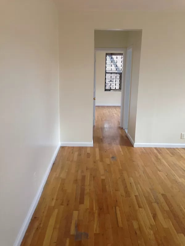 Building Photo - 520 190th W St