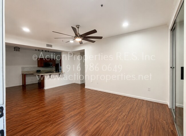 Foto del edificio - 501 Gibson Dr