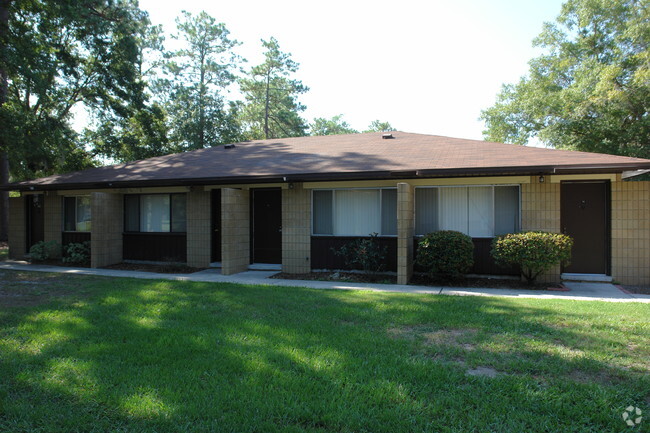 Building Photo - Pinewood Apartments I