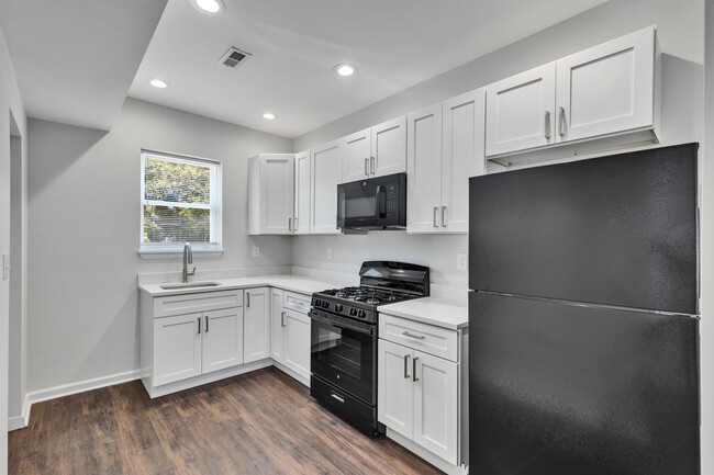 Building Photo - 3334 W Caton Ave