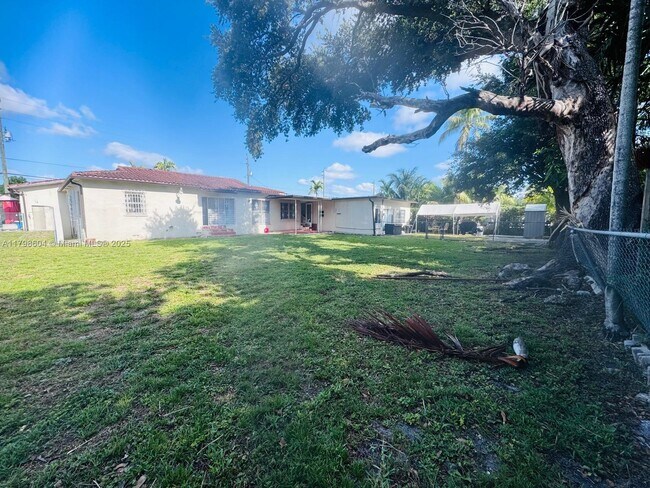 Foto del edificio - 311 SW 49th Ave
