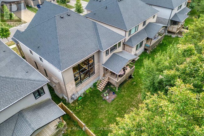 Building Photo - 1303 Dyer Cres