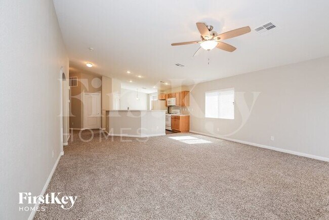 Foto del edificio - 5225 North Painted Pebble Street