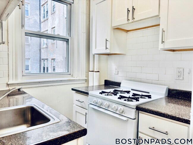 Building Photo - 1191 Boylston St