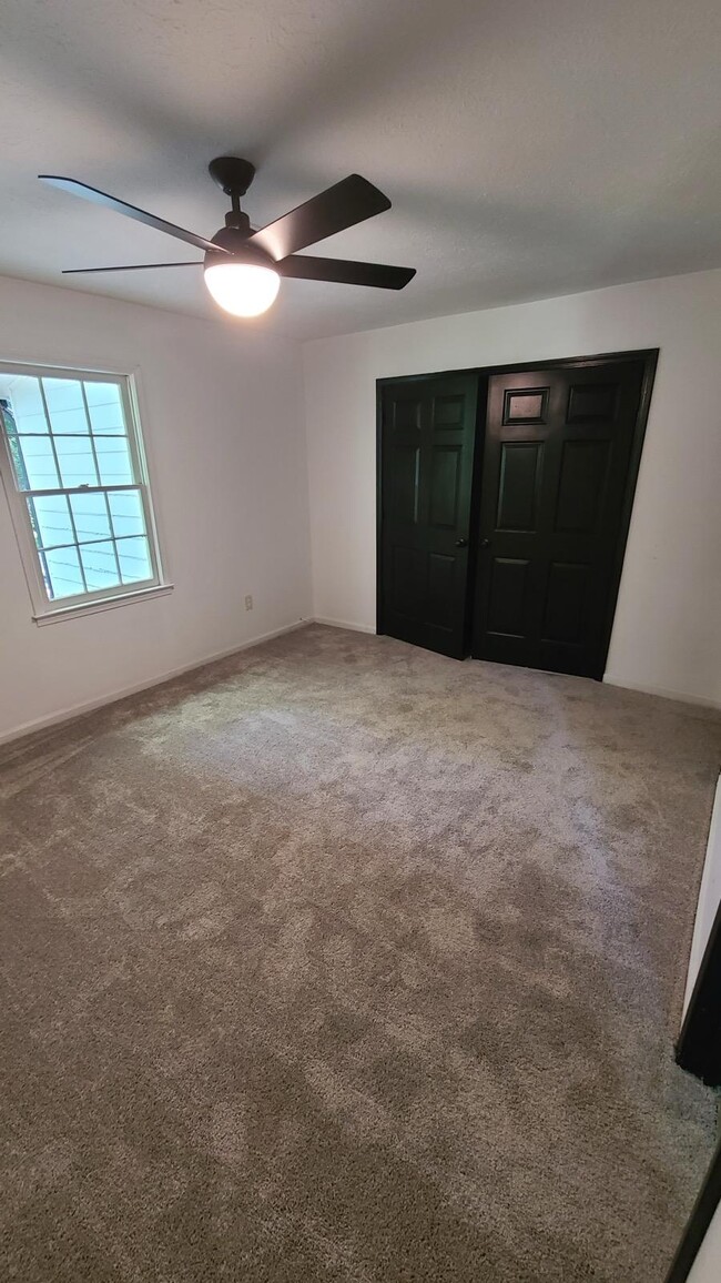 Foto del edificio - 624 Jackson Park Ln