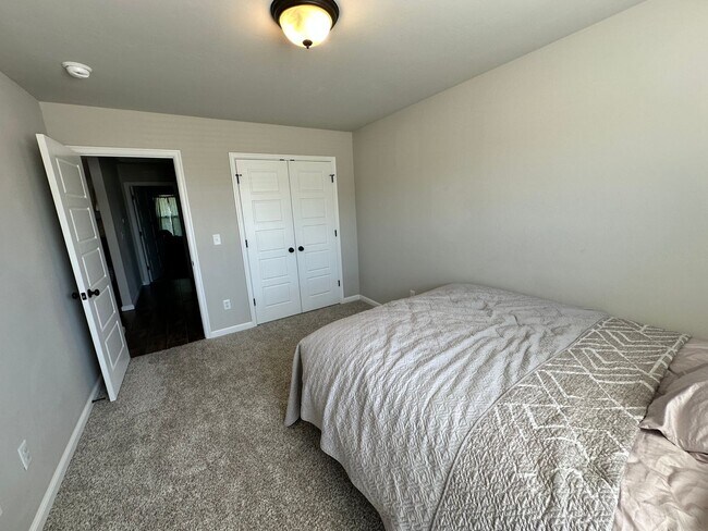 Foto del edificio - Cute 3 bed 2 bath + office in NW OKC