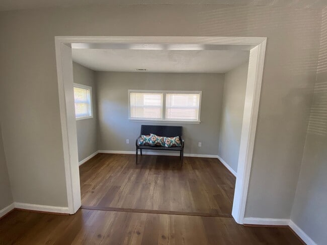 Building Photo - 52 Pelham Heights