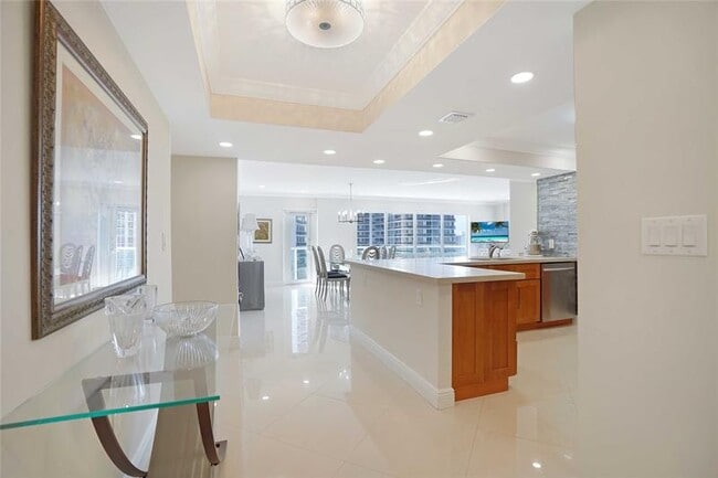 Building Photo - 3400 Galt Ocean Dr