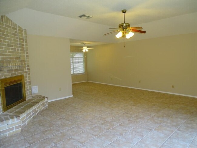 Foto del edificio - 7247 Barton Oaks Dr