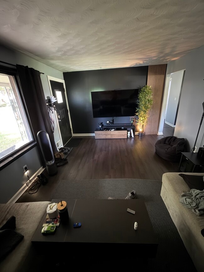 Foto del edificio - 3105 Lencott Dr