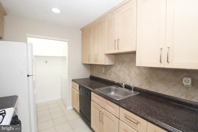 Building Photo - 82 Drewes Ct