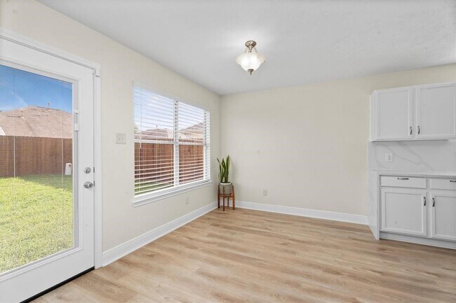 Foto del edificio - 9039 Farm Ridge Ln