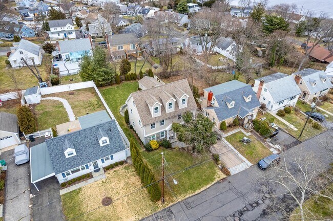 Building Photo - 46 Middlebury St